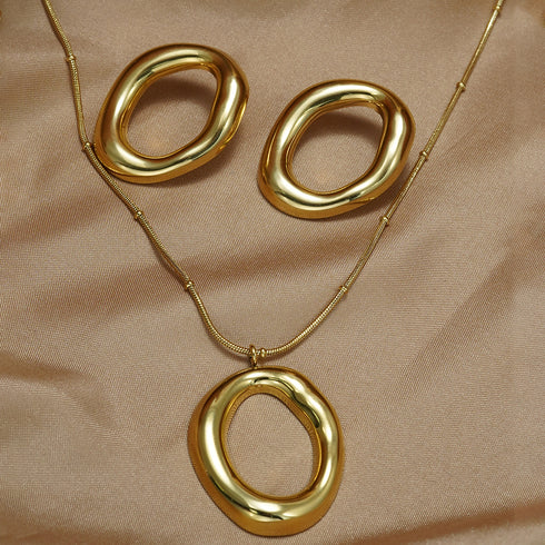 Minimalist 18K Gold Oval Pendant Jewelry Set