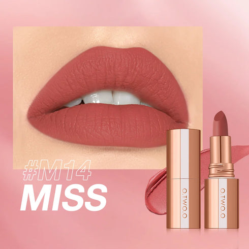 Matte Lipstick – Long-Lasting & Smudge-Free