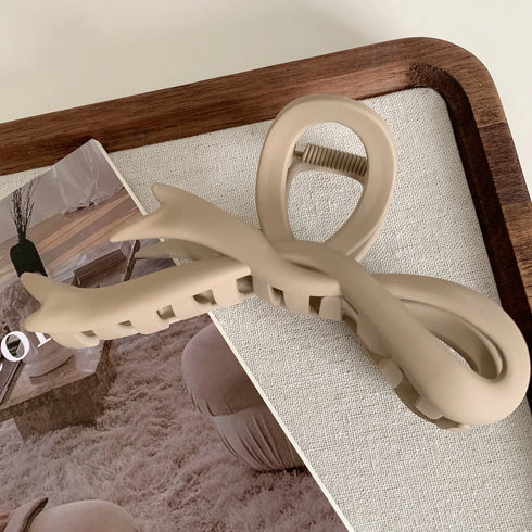 Vintage Matte Bow Hair Claw – Elegant Hair Accessory