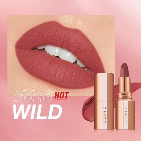 Matte Lipstick – Long-Lasting & Smudge-Free