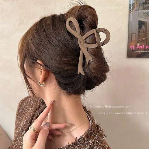 Vintage Matte Bow Hair Claw – Elegant Hair Accessory