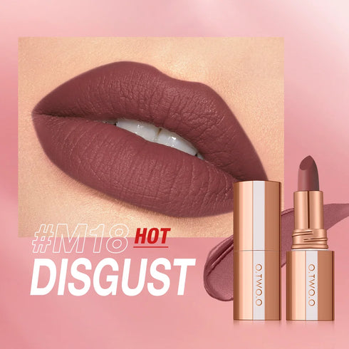 Matte Lipstick – Long-Lasting & Smudge-Free